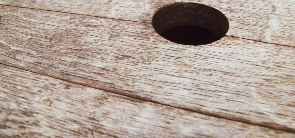 Parquet ancien qui grince : causes et solutions