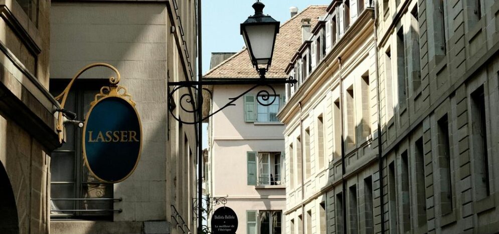 Réparation de plinthes abîmées dans les anciens immeubles parisiens