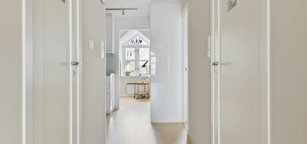 Solutions parquet pour pièces étroites typiques des immeubles anciens