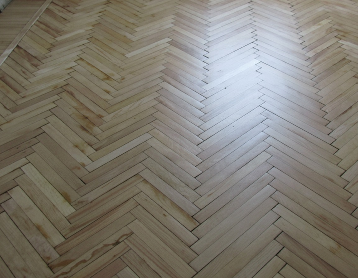 Parquet à bâtons rompus après ponçage